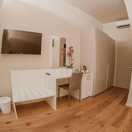 Farm stay La Cascina Di Carlotta 1846 Alba (Piedmont)