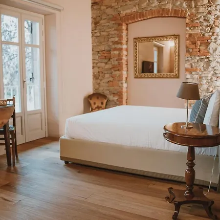 Alloggio per agriturismo La Cascina Di Carlotta Alba (Piedmont)