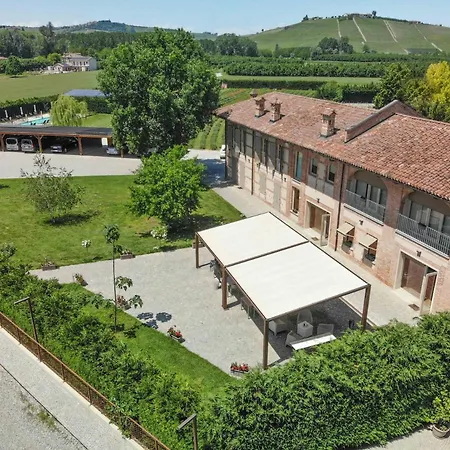 Farm stay La Cascina Di Carlotta 1846 Alba (Piedmont)